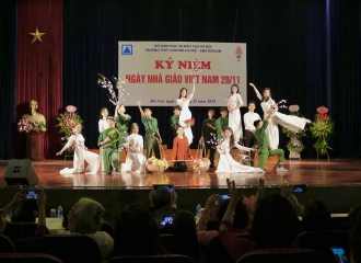 Lễ kỉ niệm ngày Nhà giáo Việt Nam 20/11: Khoảnh khắc ngày trở về