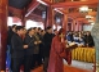 The incense offering ceremony at the Temple of Literature of the National Excellent Student Contest’s Hanoian team