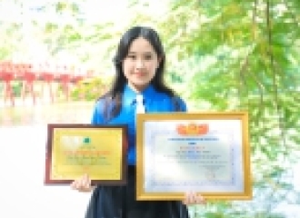 Chu Hoa Bảo Trâm (History 20-23) awarded with "Youths with Healthy Lifestyles of 2022" by the Vietnamese Youth Association of the Hanoi city